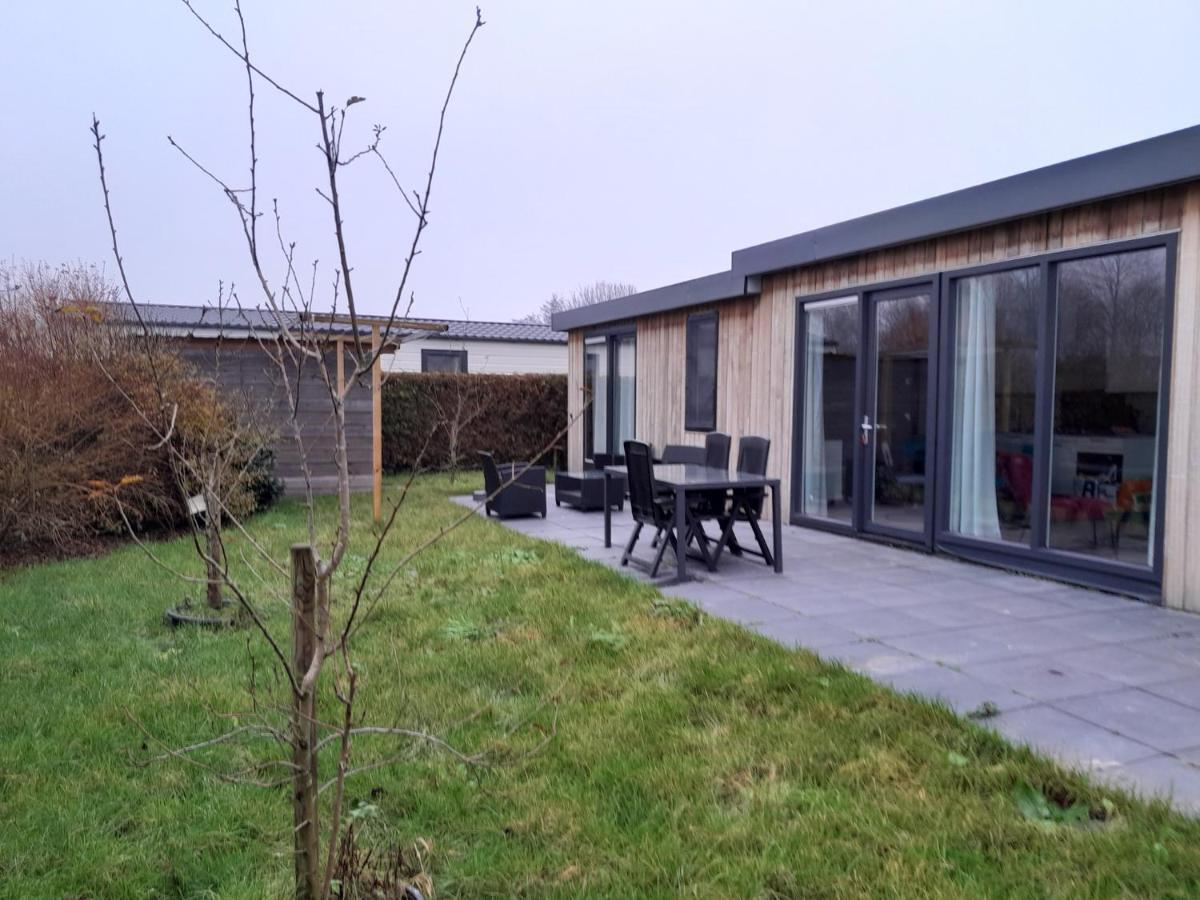 Luxe 5 Persoons Bungalow Op Rustig Vakantiepark Nabij Leeuwarden Dronrijp Exterior foto