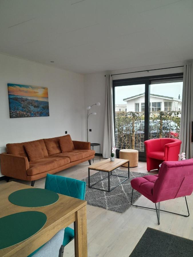 Luxe 5 Persoons Bungalow Op Rustig Vakantiepark Nabij Leeuwarden Dronrijp Exterior foto